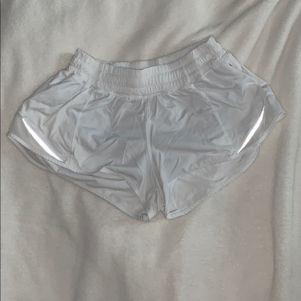 LULULEMON Hottie Hot short 2.5”